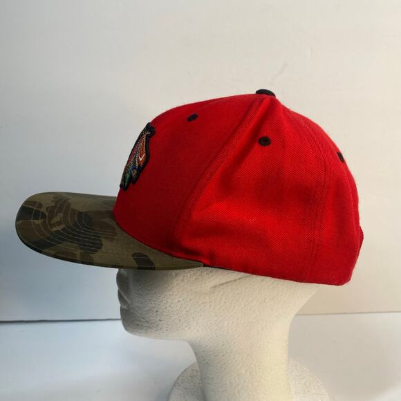 Chicago Blackhawks Hat Red Camo Bill Snapback NHL Hockey Baseball Cap - Picture 3 of 15